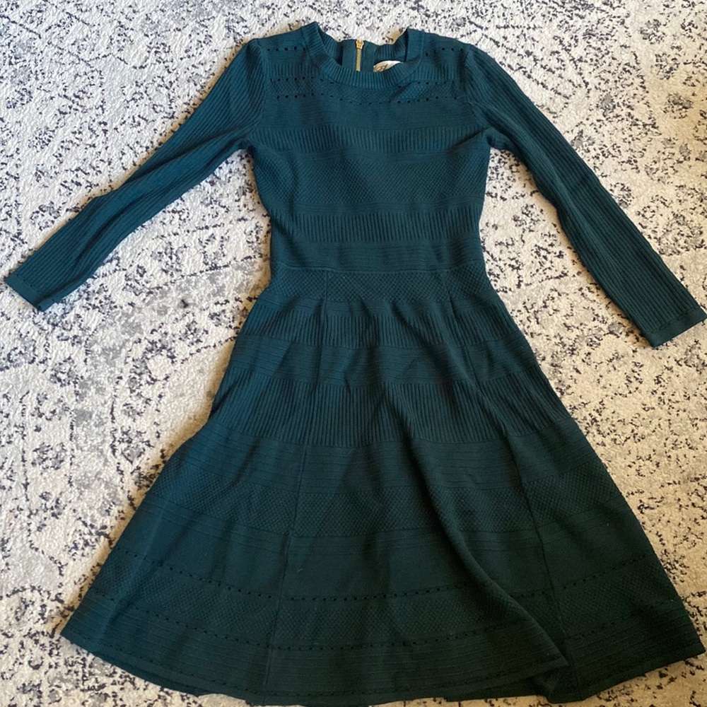 Eliza J sweater dress. Flare shape and 3/4 length sleeves. Worn once. Dark green